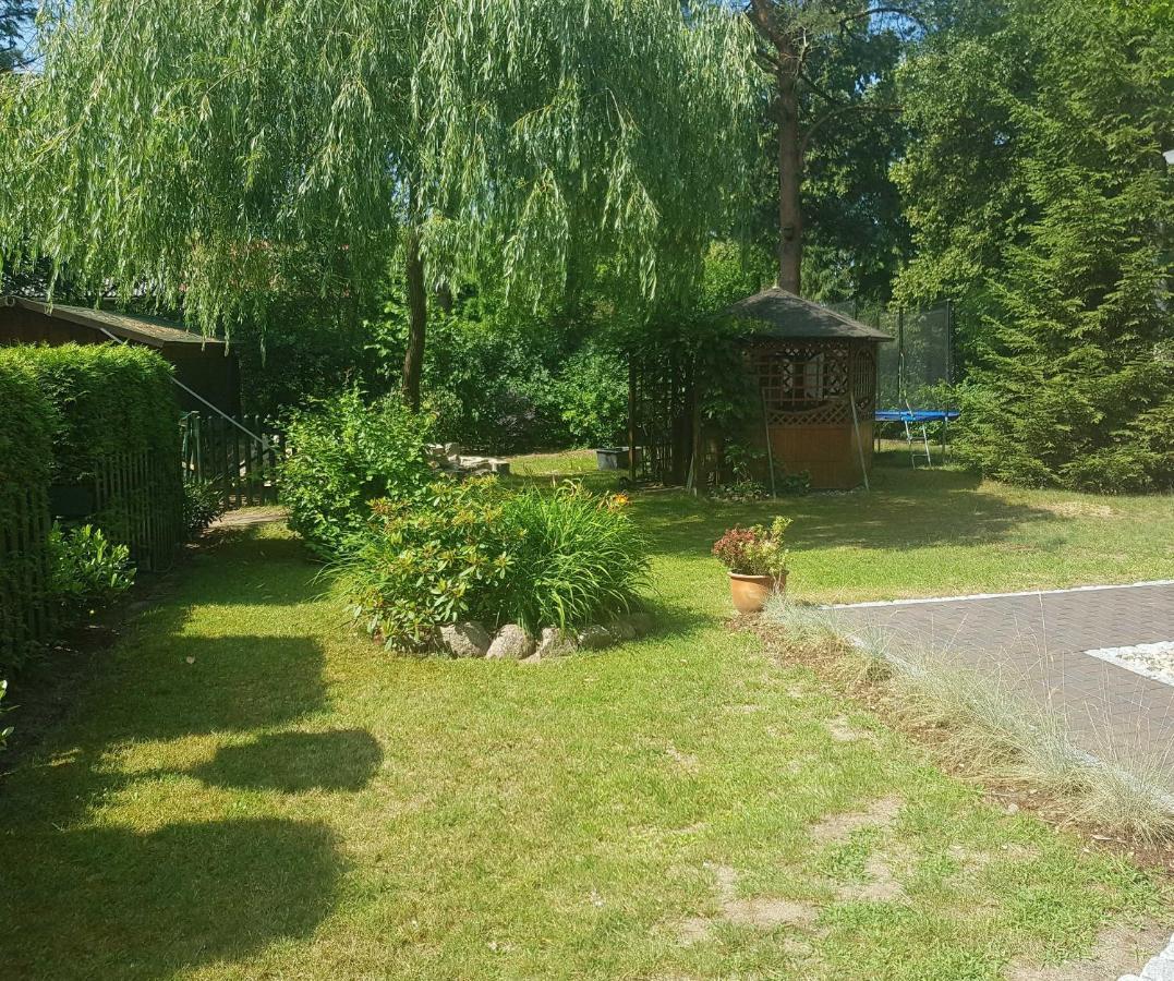 Blockhaus Canow Mit Fahrraedern Εξωτερικό φωτογραφία