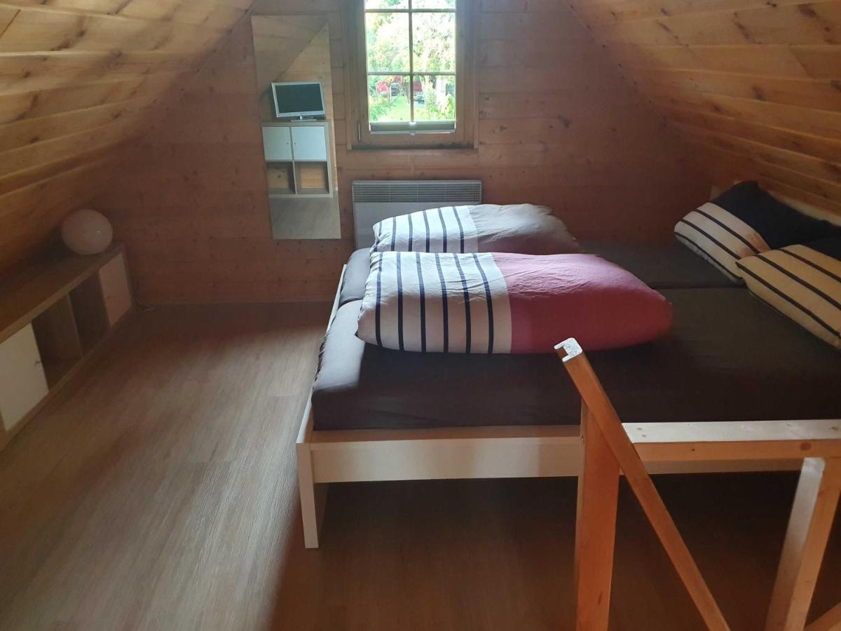 Blockhaus Canow Mit Fahrraedern Εξωτερικό φωτογραφία